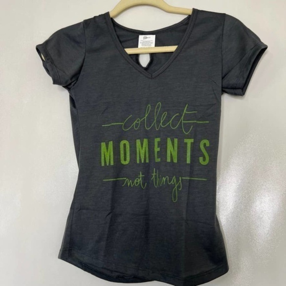 Gray Collect Moments‎ Not Things Graphic Tee V-Neck Short Sleeve Top